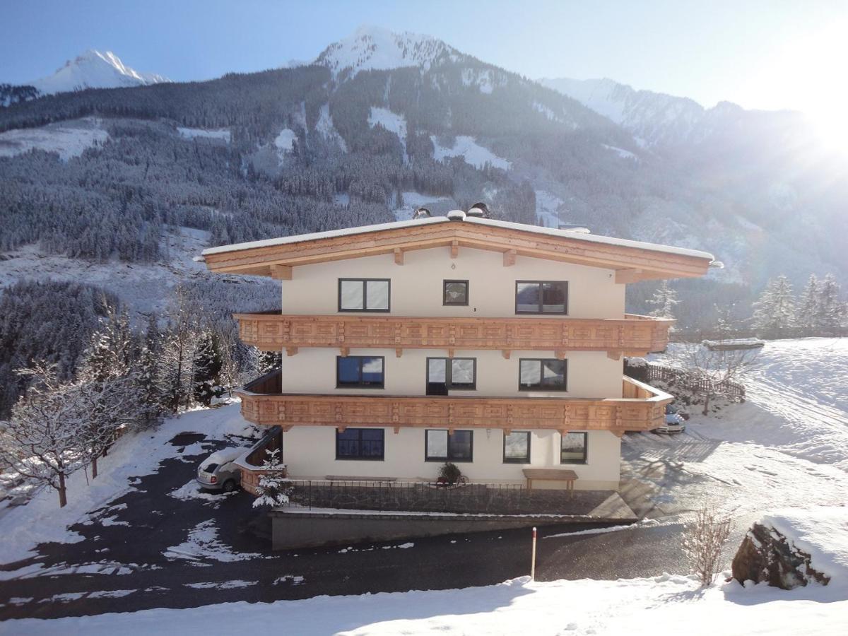 - Schmirnerhof Apartmán